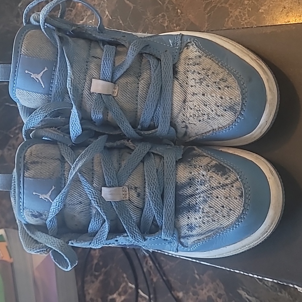 Jordan 1 denim blue sneaker visibly worn good condition Jordan 1 denim blue snea